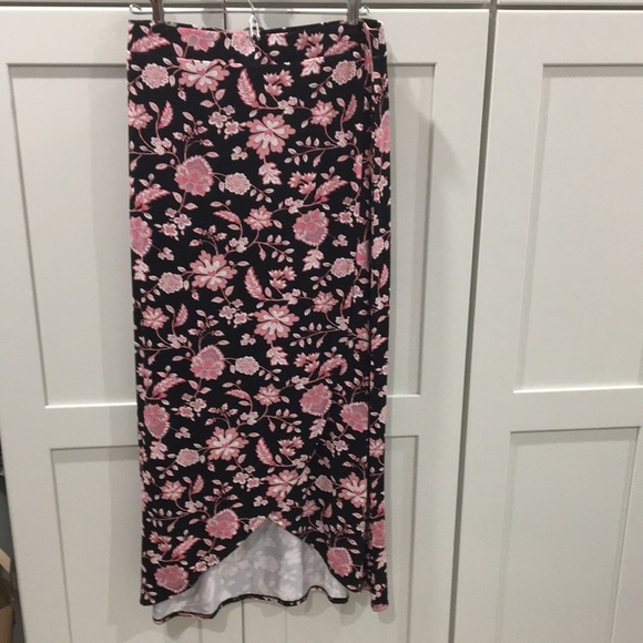 LOFT Dresses & Skirts - NWOT Loft tulip hem faux wrap maxi skirt sz small